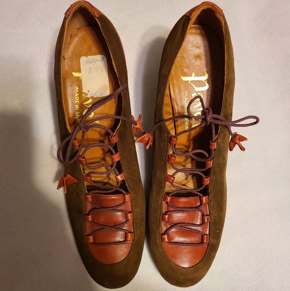 Vintage 1970s lace up oxford heels inspired by the 30s rare and hard to find